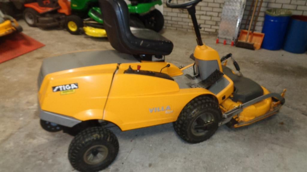 wegens inruil zeer nette  stiga frontmaaier /honda 2 cilinde, Ophalen, Gebruikt, Nederland, Stiga