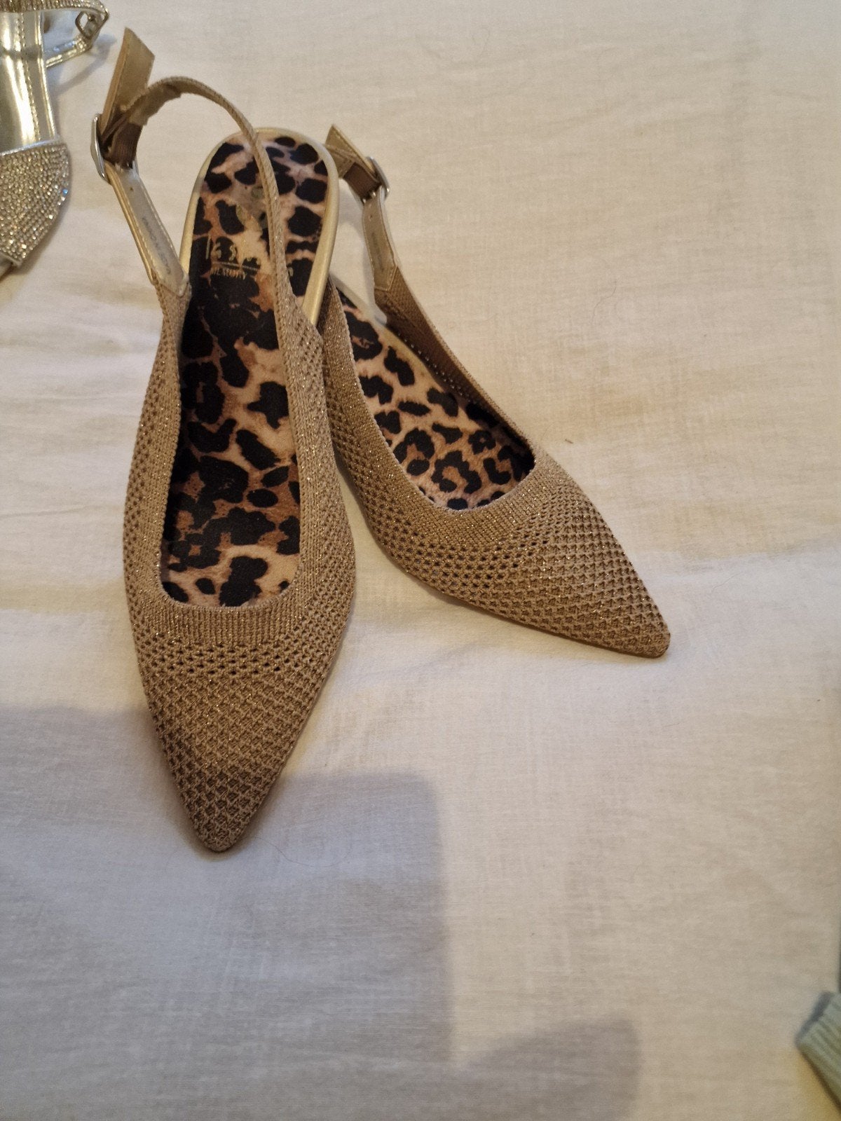 Gouden slingback pumps met luipaardprint, Ophalen of Verzenden, Zo goed als nieuw, Overige kleuren, Pumps