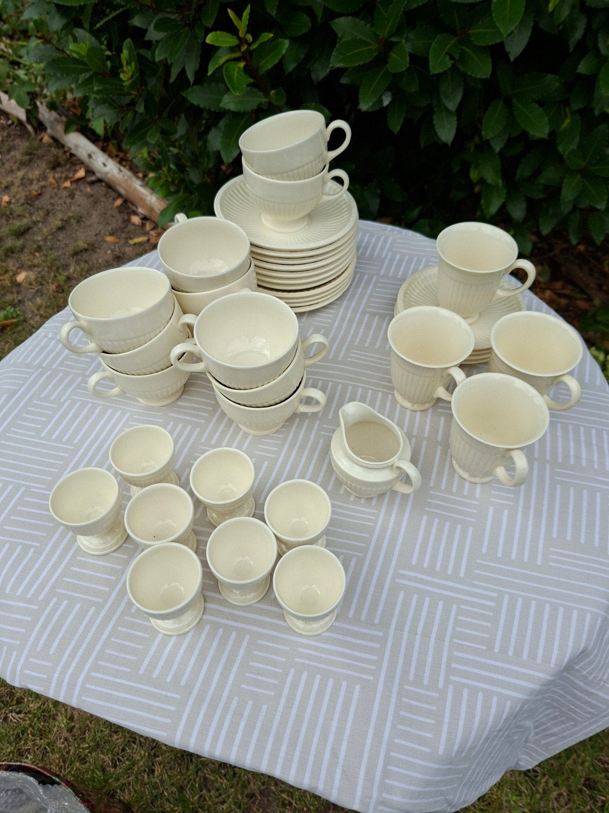Wedgwood Edme plain kop en schotels, Ophalen
