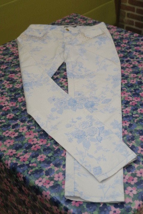 Broek lichtblauwe bloemenprint River Woods mt 36, Kleding | Dames, Blauw, River Woods, Ophalen of Verzenden, Zo goed als nieuw
