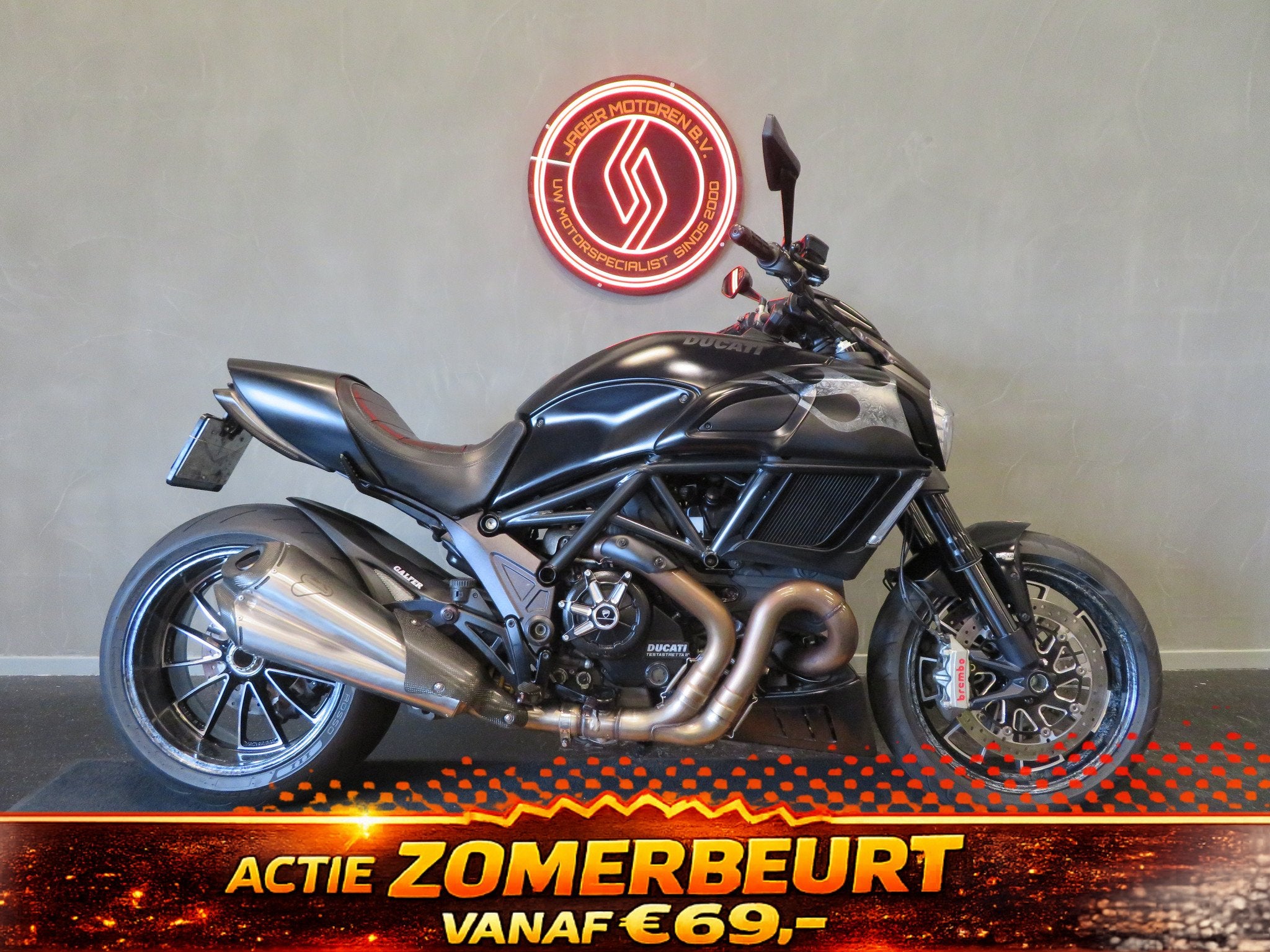 Ducati DIAVEL TERMIGNONI PERFECT! (bj 2014), Bedrijf, Naked bike