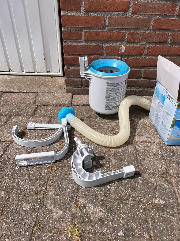 Zwembad accessoires: skimmer, stofzuiger, solar mat, chemica