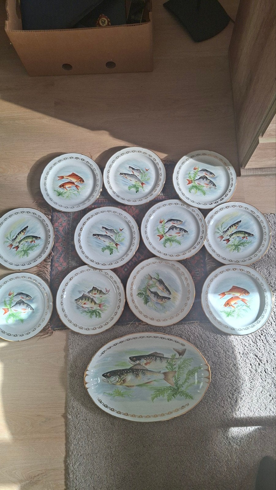 Uniek Frans Porseleinen Servies met Visdecor - Handgemaakt, Antiek en Kunst, Ophalen of Verzenden