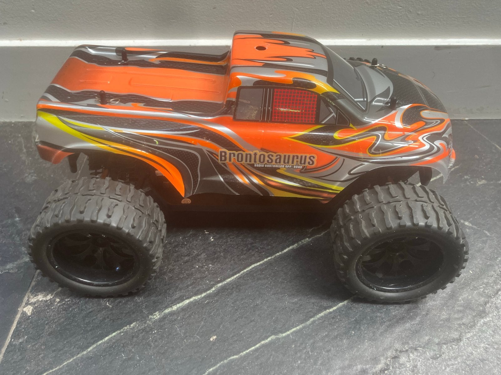 Himoto 1:10 Truck Orange Spider 2.4GHz RC Auto, Hobby en Vrije tijd, Gebruikt, Auto offroad, Schaal 1:10, RTR (Ready to Run)