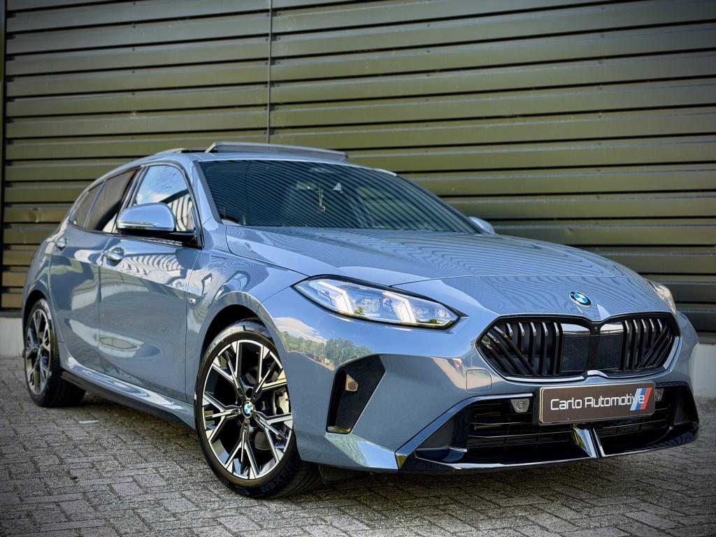 BMW 1-serie 120 PANO|HUD|360°|MEMORY|ACC|KEYLESS VOL!, Gebruikt, Euro 6, 157 pk, Zilver of Grijs