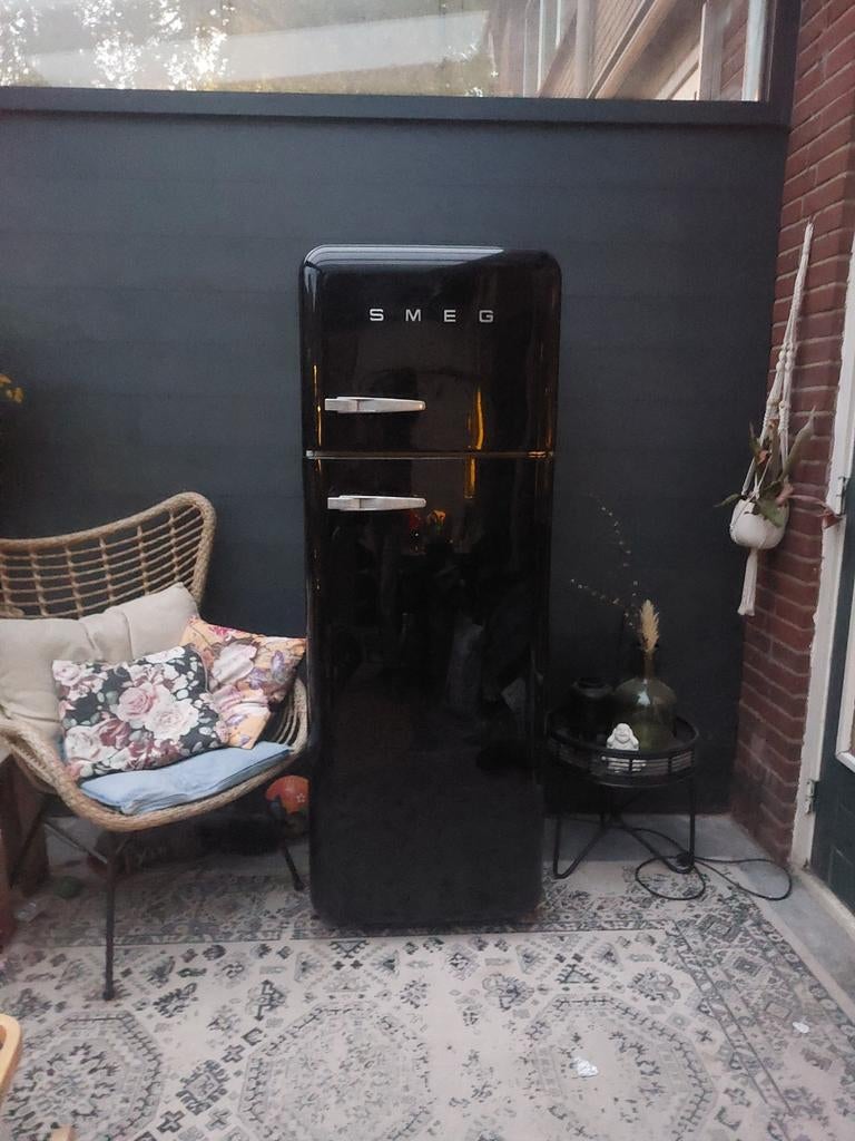 Smeg Koelkast met vriesvak - Zwart - 144x55x60cm, Witgoed en Apparatuur, Koelkasten en IJskasten, Ophalen, 150 tot 200 liter, Gebruikt