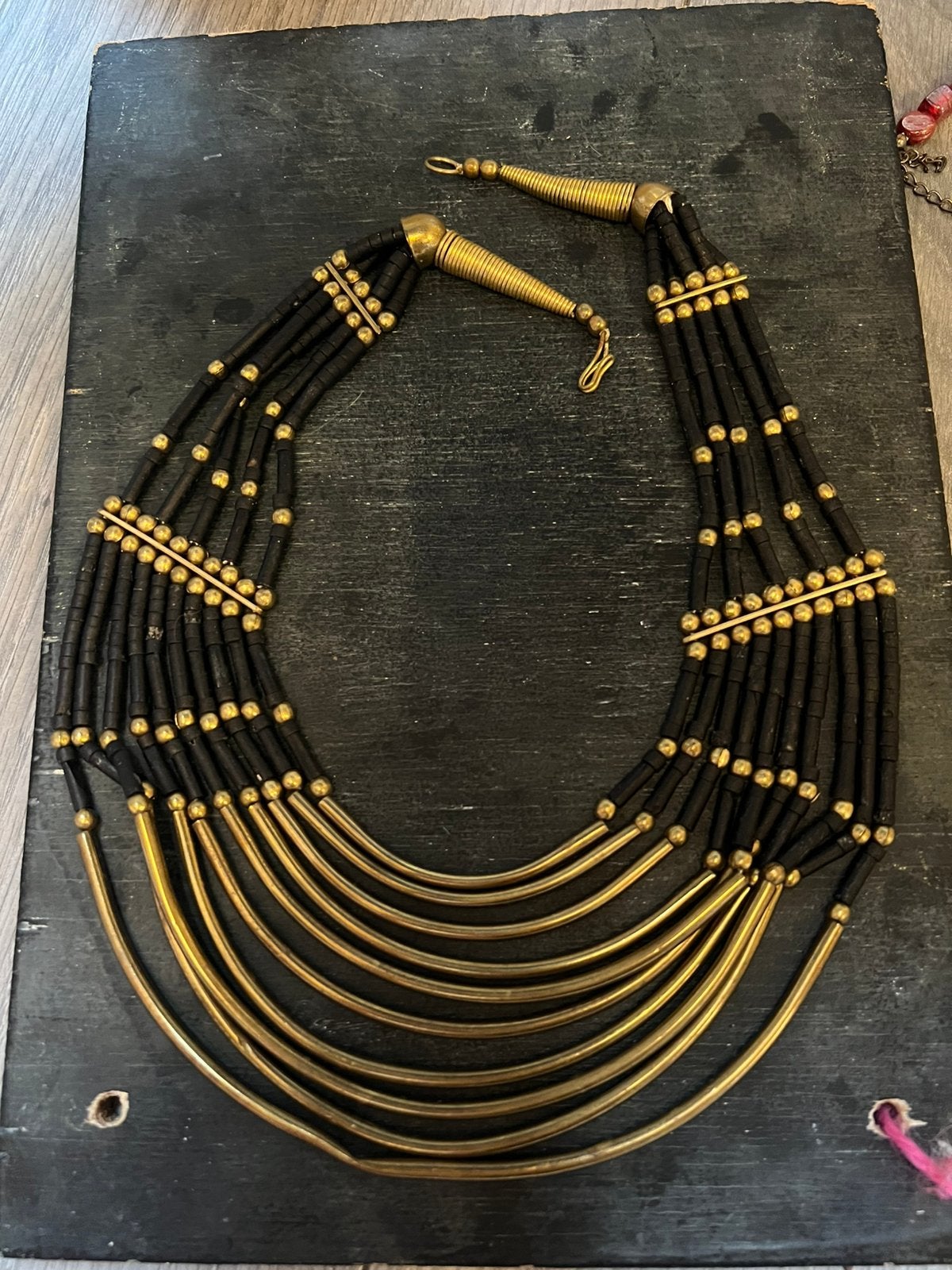 Vintage zwart goudkleur design etnische boho ketting collier, Ophalen of Verzenden, Zo goed als nieuw, Goud, Overige materialen