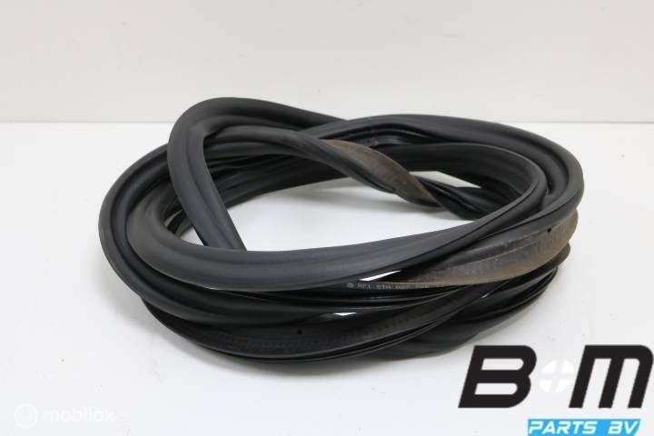 Achterkleprubber VW Touran 5T 5TA827705, Gebruikt