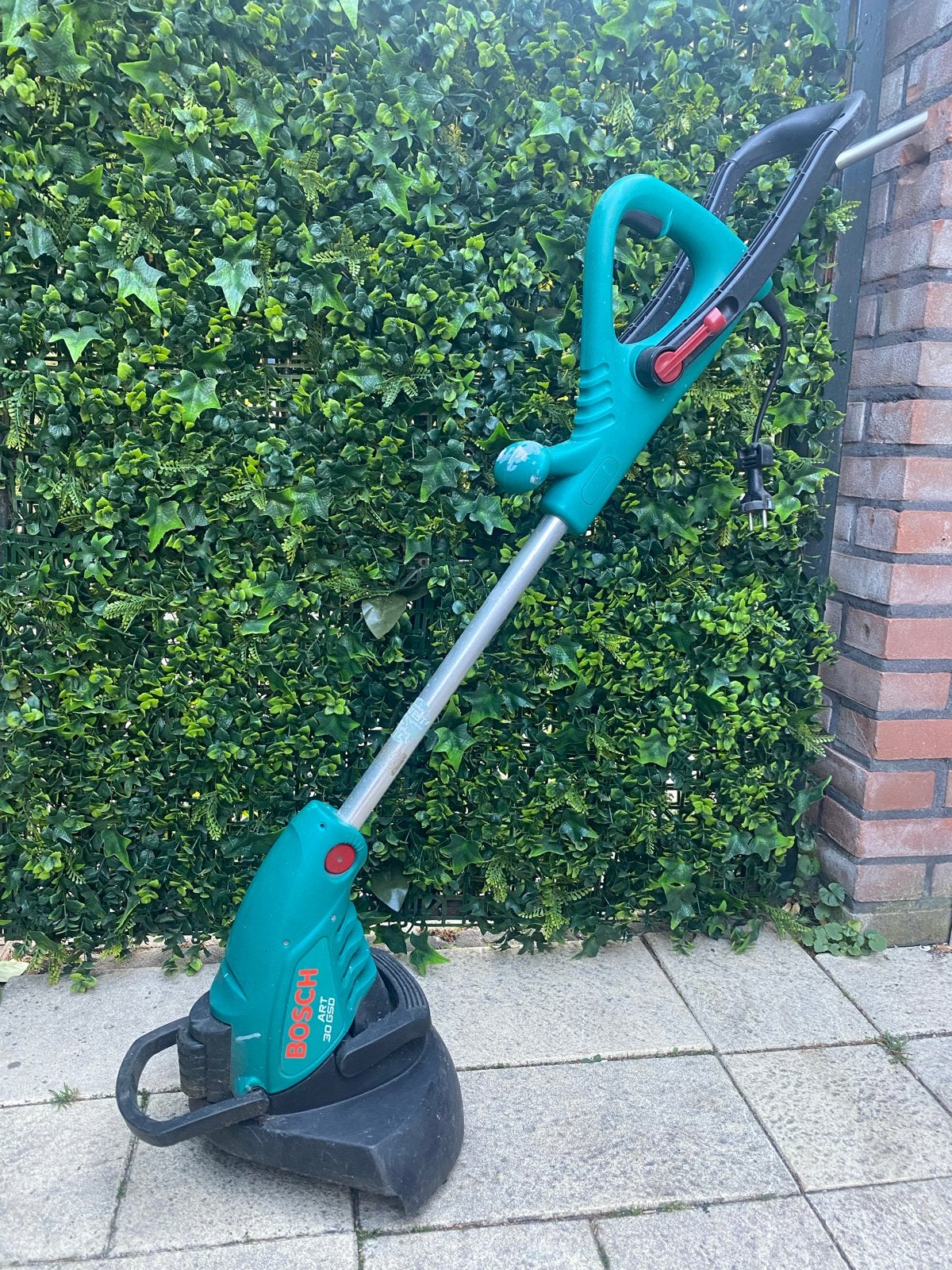 Bosch ART 30 GSD Elektrische Grastrimmer - 450W, Tuin en Terras, Grasmaaiers, Ophalen, Cirkelmaaier, Gebruikt, Elektrische grasmaaier