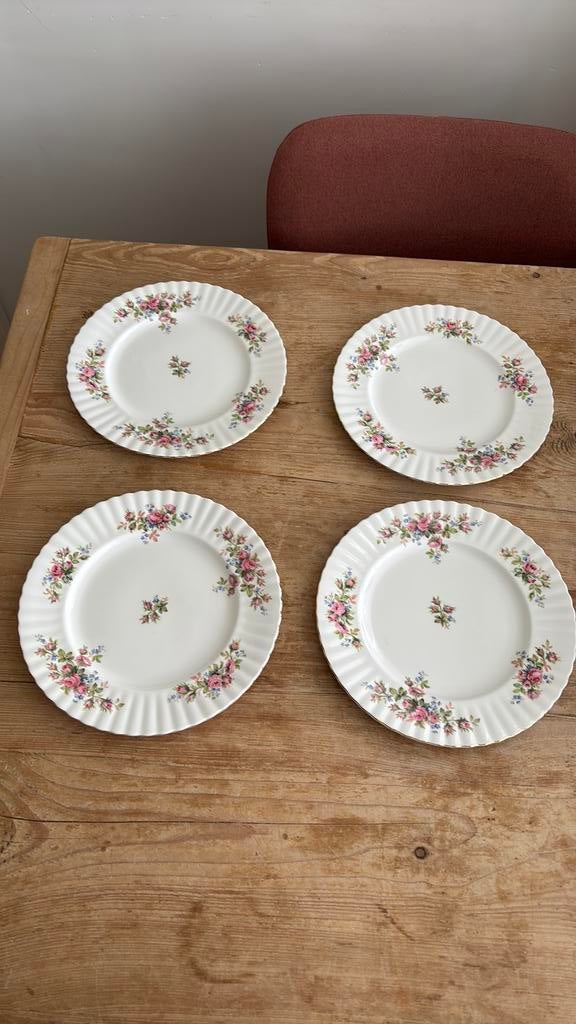 4 dinerborden Royal Albert Moss Rose, Antiek en Kunst, Ophalen