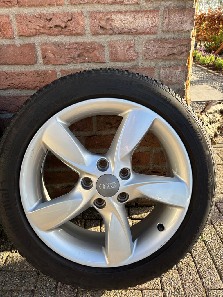 Audi Velgen met Continental Winterbanden 205/50 R17, Auto-onderdelen, Banden en Velgen, Ophalen, Gebruikt, Banden en Velgen, 17 inch