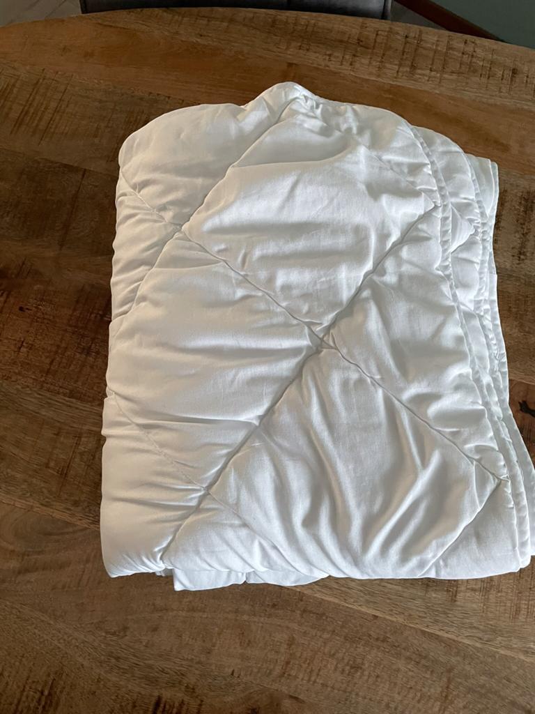 3x 1 persoons dekbed 140 x 200 5,00euro per stuk, Ophalen, Gebruikt, Eenpersoons, Wit
