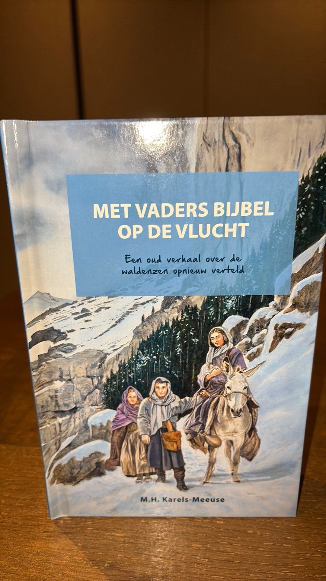 M.H. Karels-Meeuse - Met vaders Bijbel op de vlucht, Non-fictie, Ophalen of Verzenden, Zo goed als nieuw, M.H. Karels-Meeuse