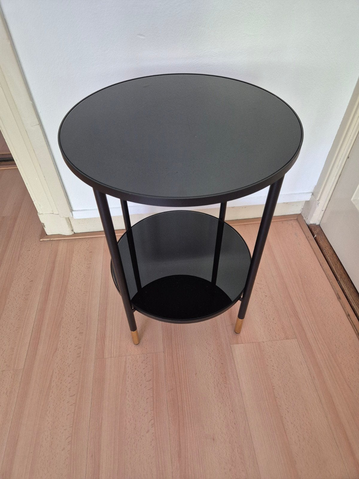 Stijlvolle Zwarte Bijzettafel met Glazen Bladen, Huis en Inrichting, Tafels | Bijzettafels, Minder dan 55 cm, Modern, Elegant, Industrieel