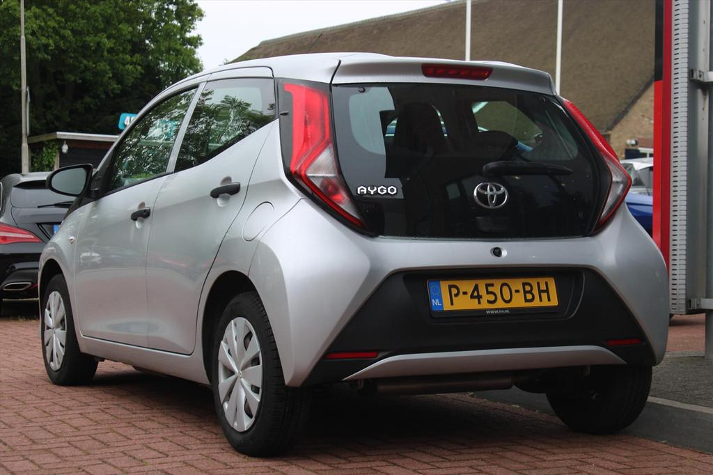 TOYOTA Aygo 1.0 VVT-i *x-fun* | 5-drs | A/C | Bluetooth | Le, Stof, Gebruikt, 4 stoelen, Origineel Nederlands