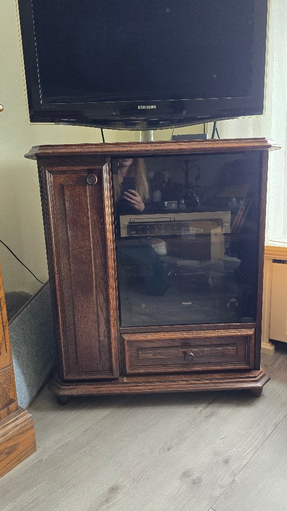 Authentiek houten tv-meubel met ingebouwde CD/DVD-rekken, Ophalen, Gebruikt, Eikenhout, 50 tot 100 cm