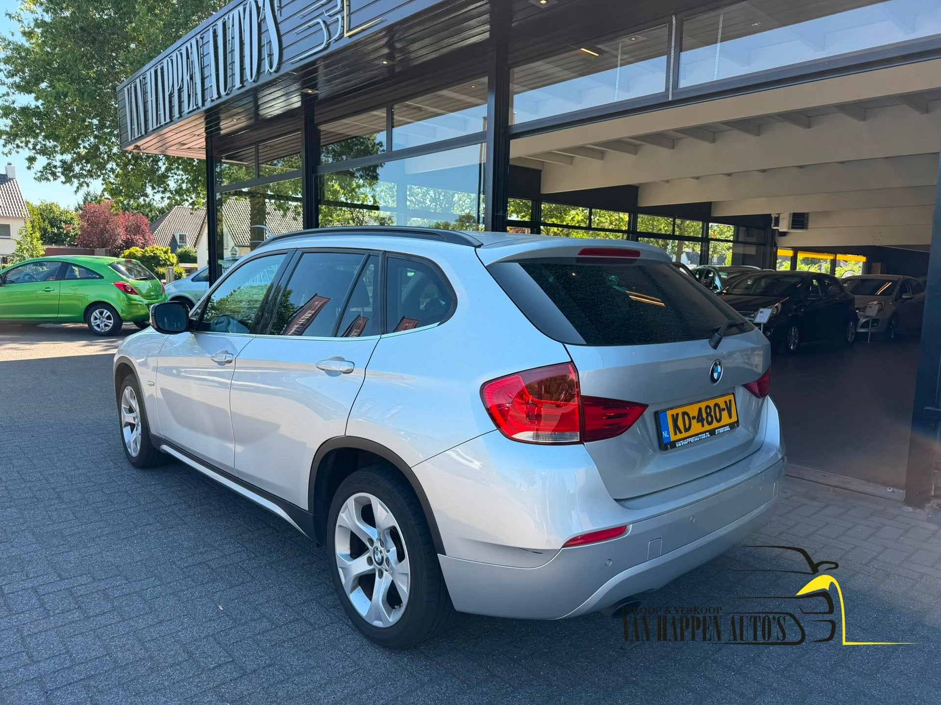BMW X1 SDrive18i Executive / Automaat / Apk 8-2027, Euro 5, Zwart, 4 cilinders, Leder