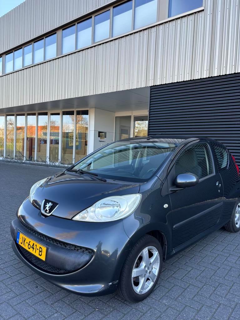 Peugeot 107 1.0 12V 2006 Grijs, Voorwielaandrijving, 765 kg, 4 stoelen, 68 pk