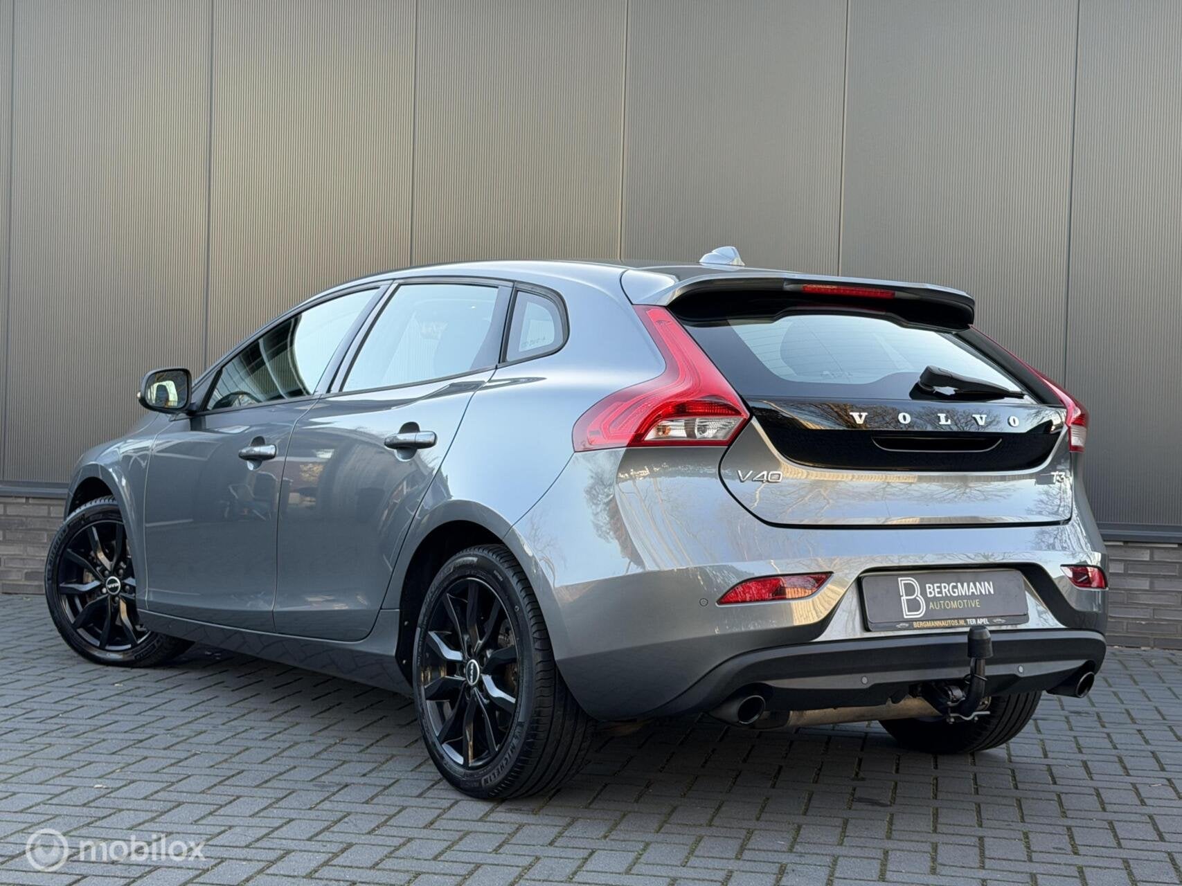 Volvo V40 1.5 T3 Nordic+|cruise|navi|trekhaak|LED|stoelverw., Auto's, Volvo, 4 cilinders, Leder en Stof, Bedrijf, Parkeerassistent