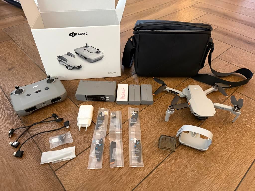 DJI Mini 2 Fly More Combo + DJI Osmo Mobile 3, Audio, Tv en Foto, Drones, 30 tot 45 minuten, Cameradrone, 5 tot 10 kilometer, Ophalen of Verzenden