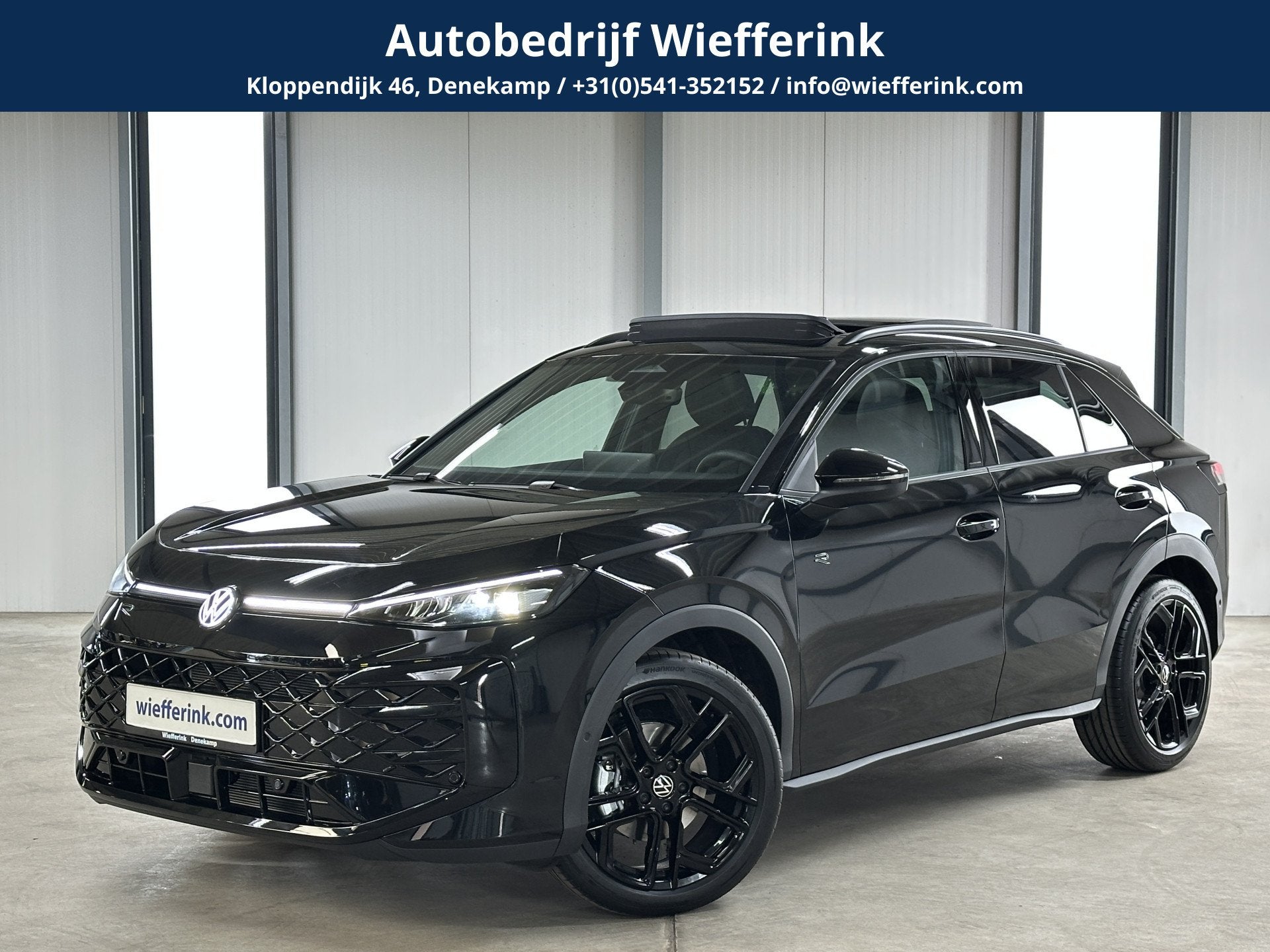 Volkswagen T-Roc 1.5 eTsi R-Line First Edition | Trekhaak |, Auto's, Zwart, 4 cilinders, Leder en Stof, Zwart