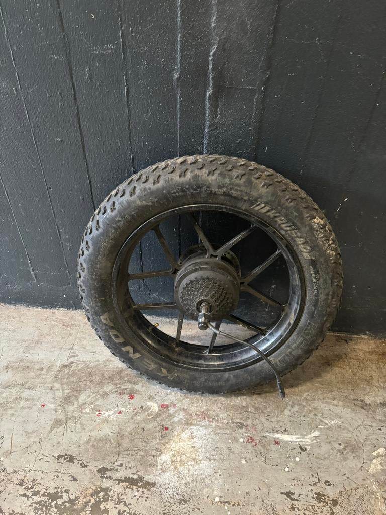 V8 comlplete achterband met motor, Ophalen of Verzenden, Gebruikt, Overige merken