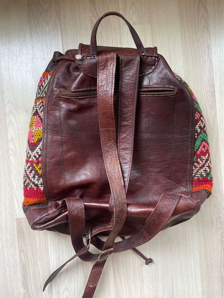 Marokkaanse leren rugzak met kleurrijk patroon, Sieraden, Tassen en Uiterlijk, Overige merken, Gebruikt, 25 tot 40 cm, Ophalen of Verzenden