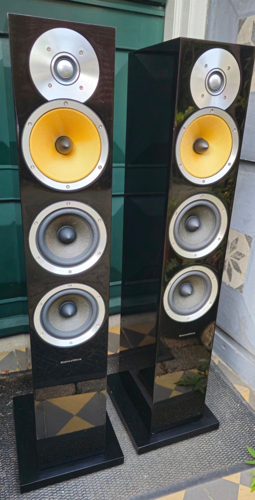 B&W CM8 black gloss 3 weg basreflex, nieuwprijs 1800,- izgst