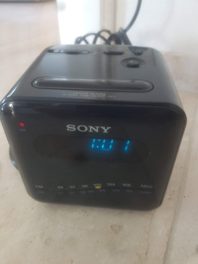 Sony DIGICUBE wekkerradio met FM/AM collectors item, Witgoed en Apparatuur, Ophalen of Verzenden, Zo goed als nieuw, Digitaal