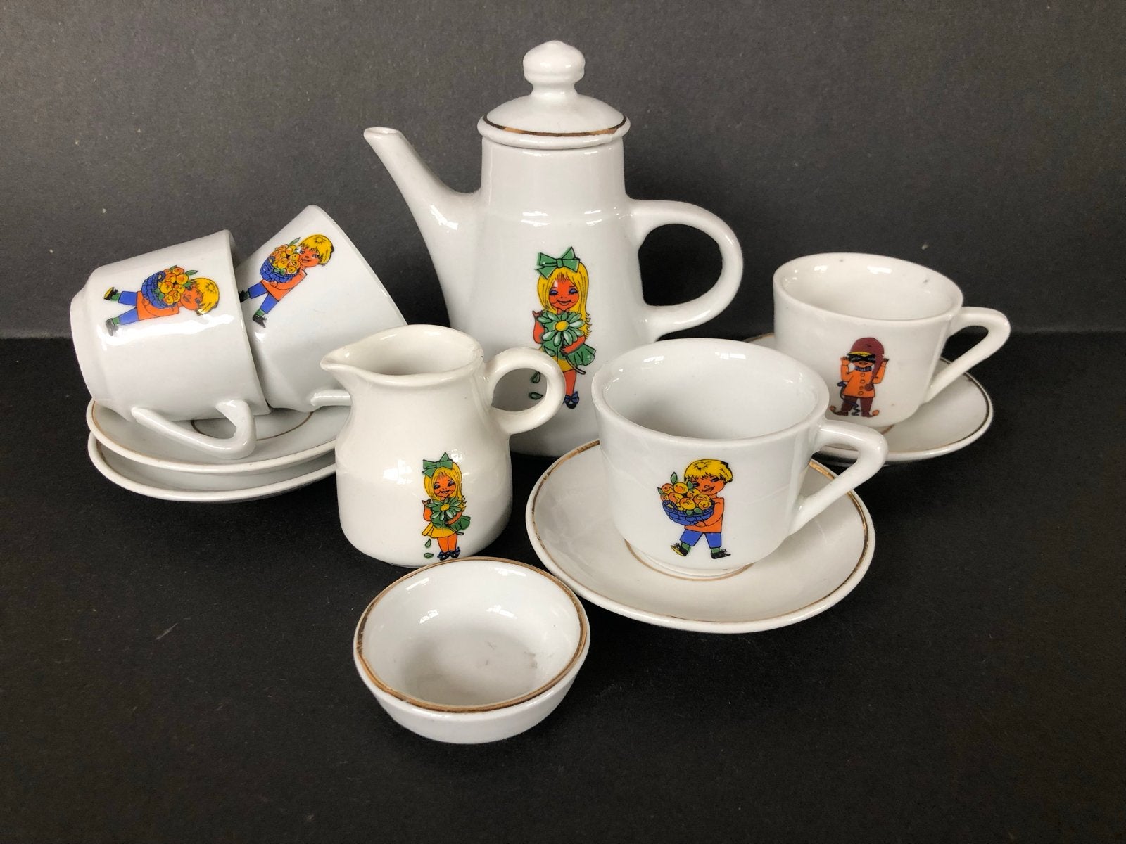 Compleet Kinderserviesje met leuke kinderfiguren, Ophalen, Gebruikt, Keramiek, Compleet servies