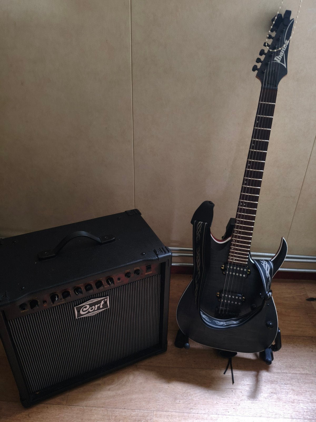 Ibanez gitaar met versterker (hals krom), Ophalen, Gebruikt, Ibanez, Met versterker