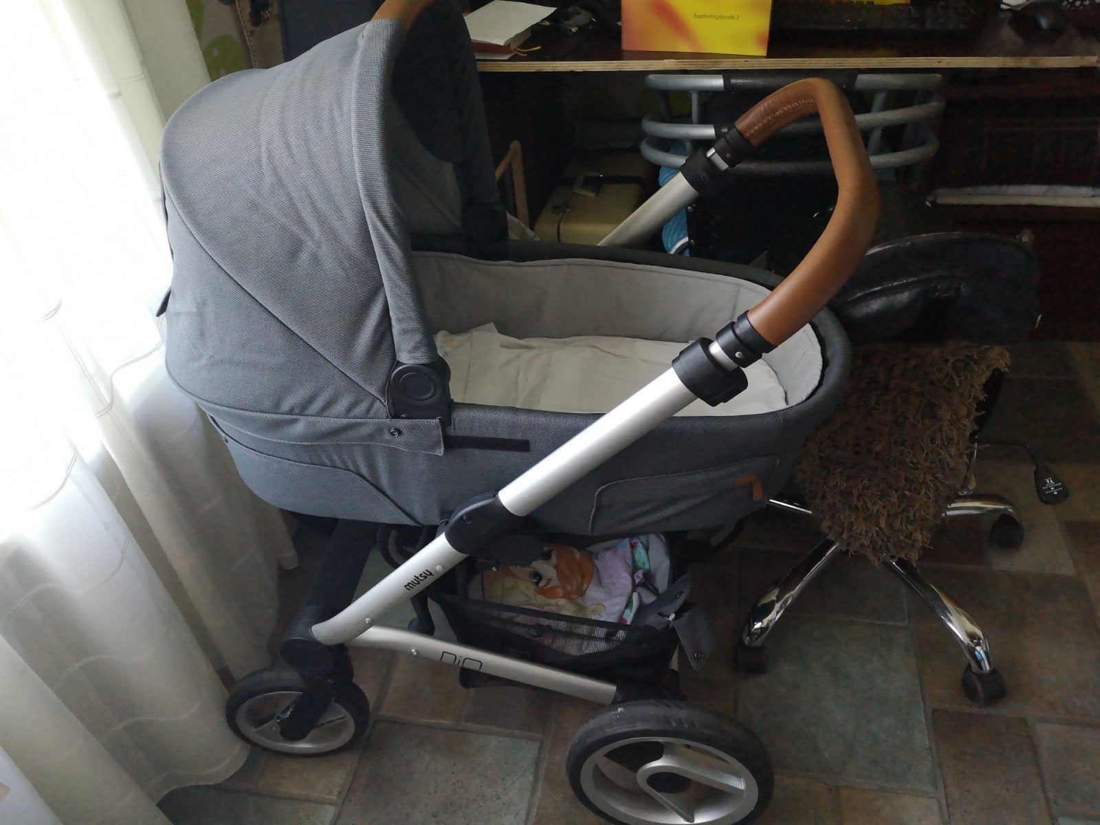 Mutsy Kinderwagen Grijs - Zo goed als nieuw, Ophalen of Verzenden, Zo goed als nieuw, Kinderwagen, Mutsy