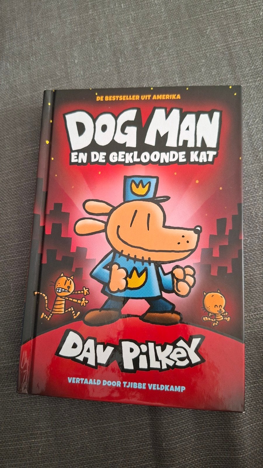 Dog Man en de Gekloonde Kat - Dav Pilkey, Boeken, Ophalen of Verzenden, Zo goed als nieuw, Dav Pilkey, Fictie algemeen