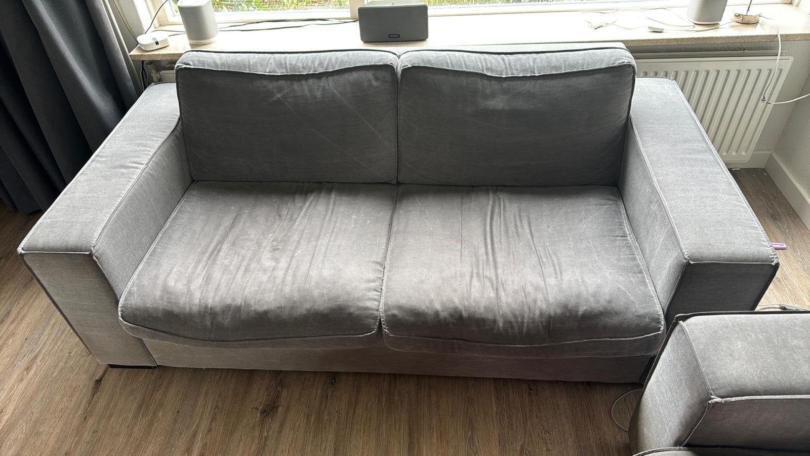 2x grijze 2-zitsbank – gratis afhalen, Huis en Inrichting, Ophalen, Gebruikt, 150 tot 200 cm, Tweepersoons
