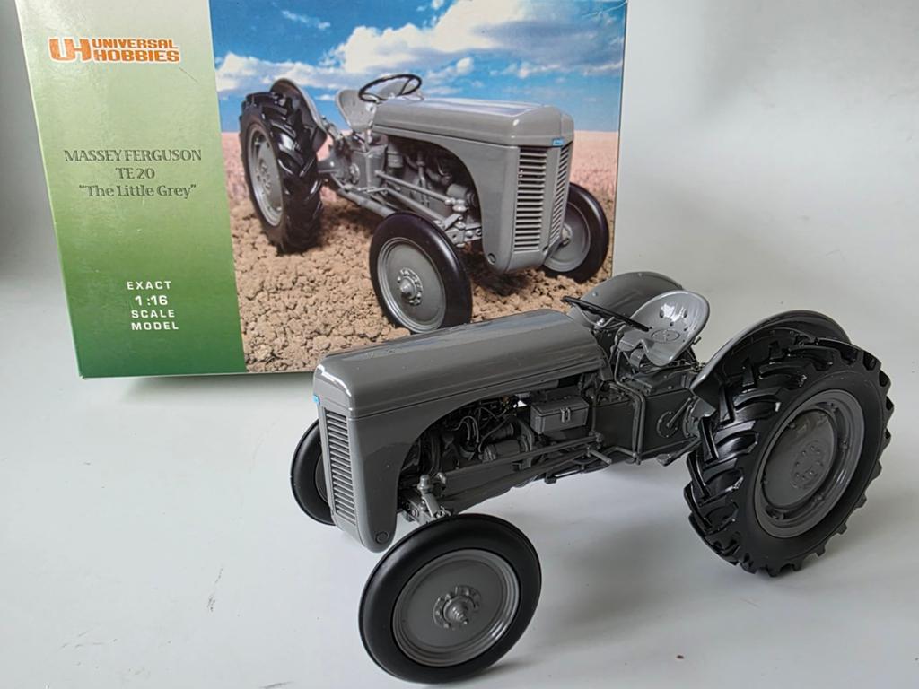 MASSEY-FERGUSON TE 20 THE LITTLE GREY UH 1:16, Hobby en Vrije tijd, Ophalen of Verzenden, Nieuw, Tractor of Landbouw, Universal Hobbies
