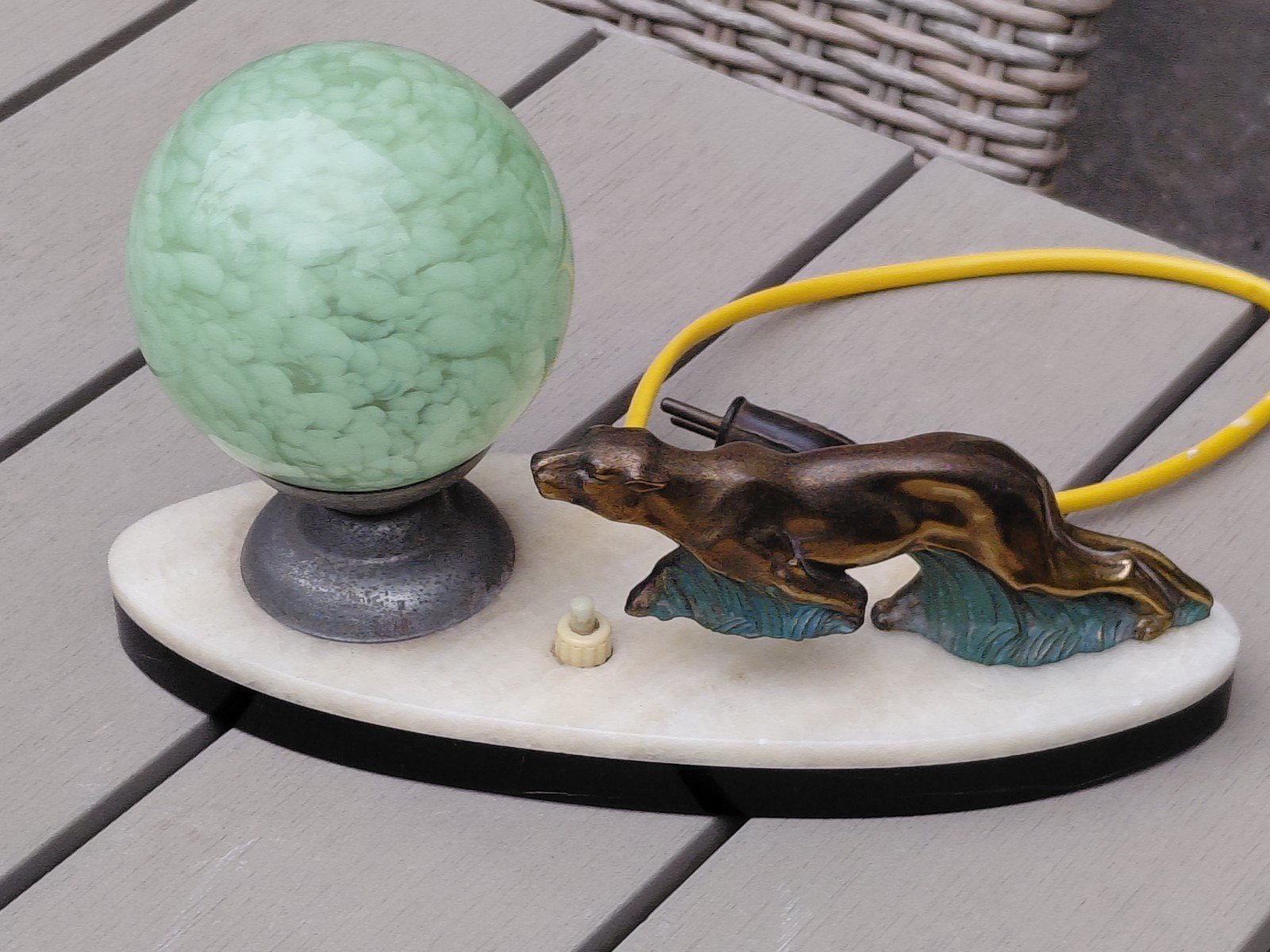 GAVE ART DECO DRESSOIR LAMP MET BRONZEN  BEELD + GROENE LAMP