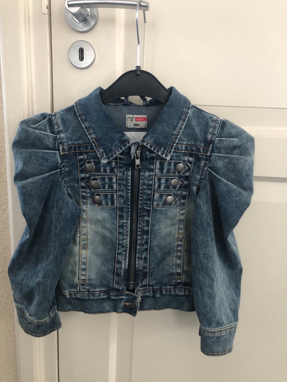Stoer spijkerjasje met pofmouwen maar 92, Kleding | Dames, Jassen | Zomer, Zo goed als nieuw, Maat 34 (XS) of kleiner, Blauw, Ophalen of Verzenden
