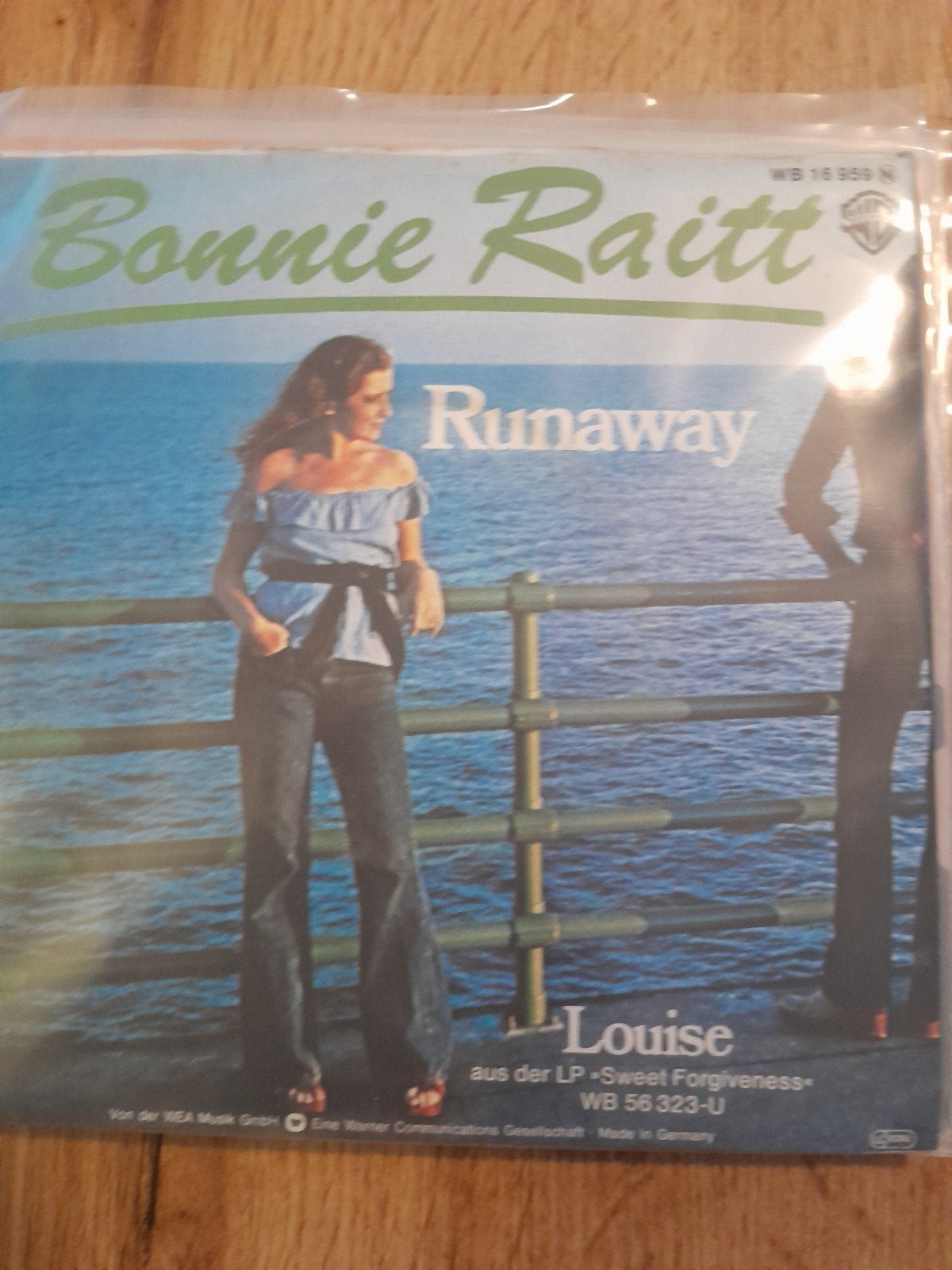 bonnie raitt 7 inch runaway, Cd's en Dvd's, Ophalen of Verzenden, Zo goed als nieuw, Nederlandstalig