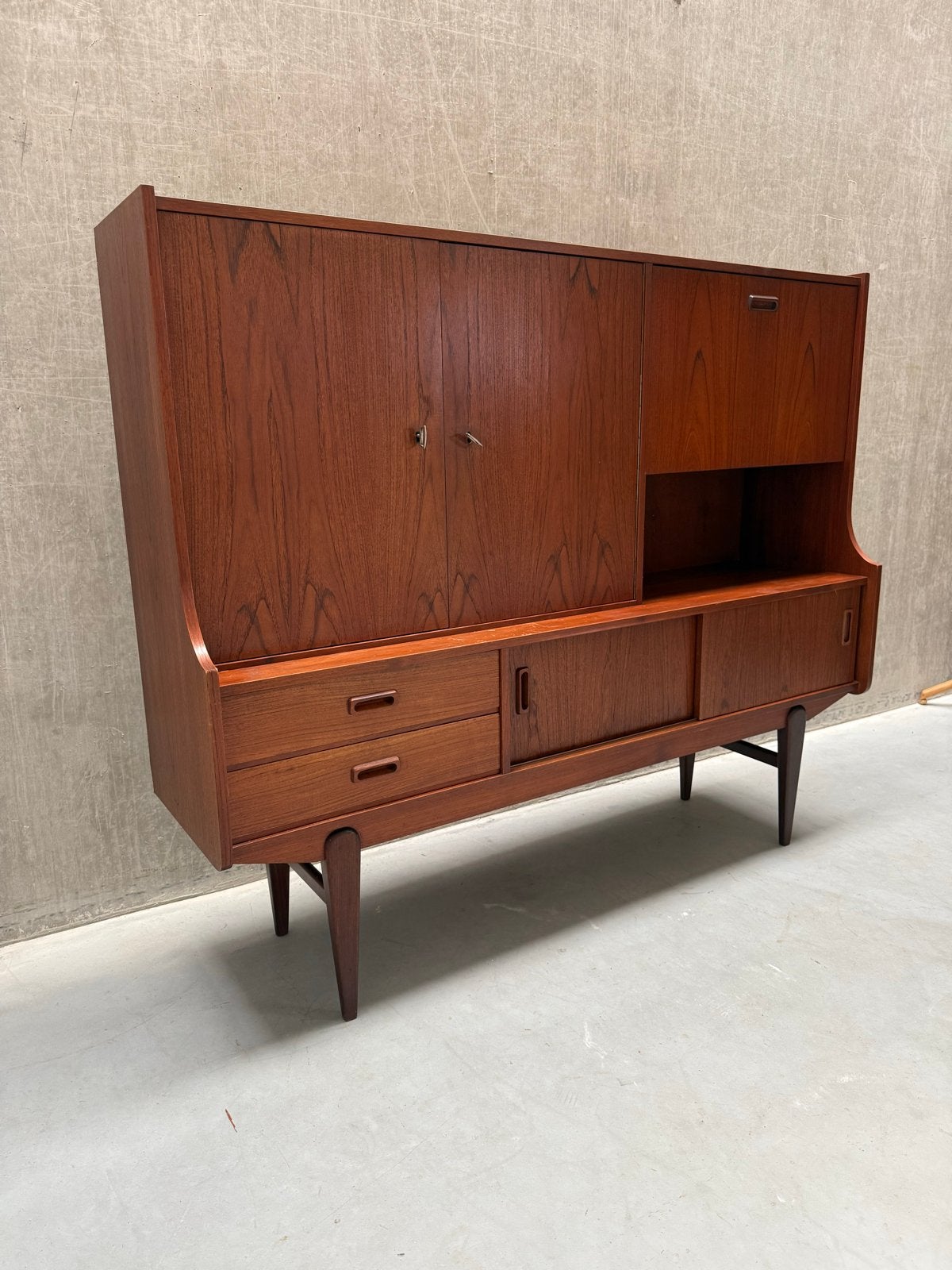 Vintage Highboard Wandmeubel Jaren '60 - Teak Scandinavisch, Verzamelen, Retro, Ophalen, Huis en Inrichting