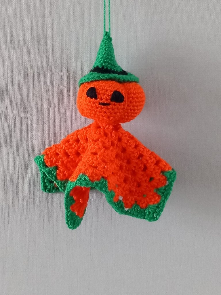Gehaakte Halloween Pompoen Hanger - Oranje & Groen, Verzamelen, Ophalen of Verzenden, Nieuw