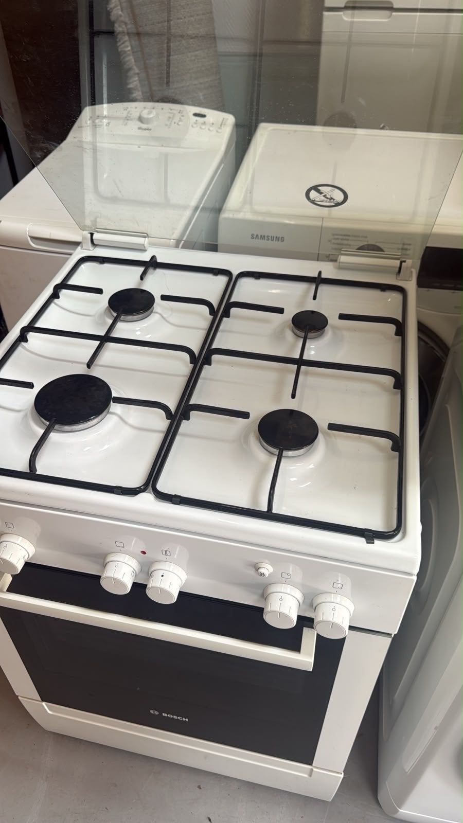 Bosch Vrijstaand Gasfornuis met Oven - Wit, Gebruikt, ., Energieklasse A of zuiniger, 85 tot 90 cm