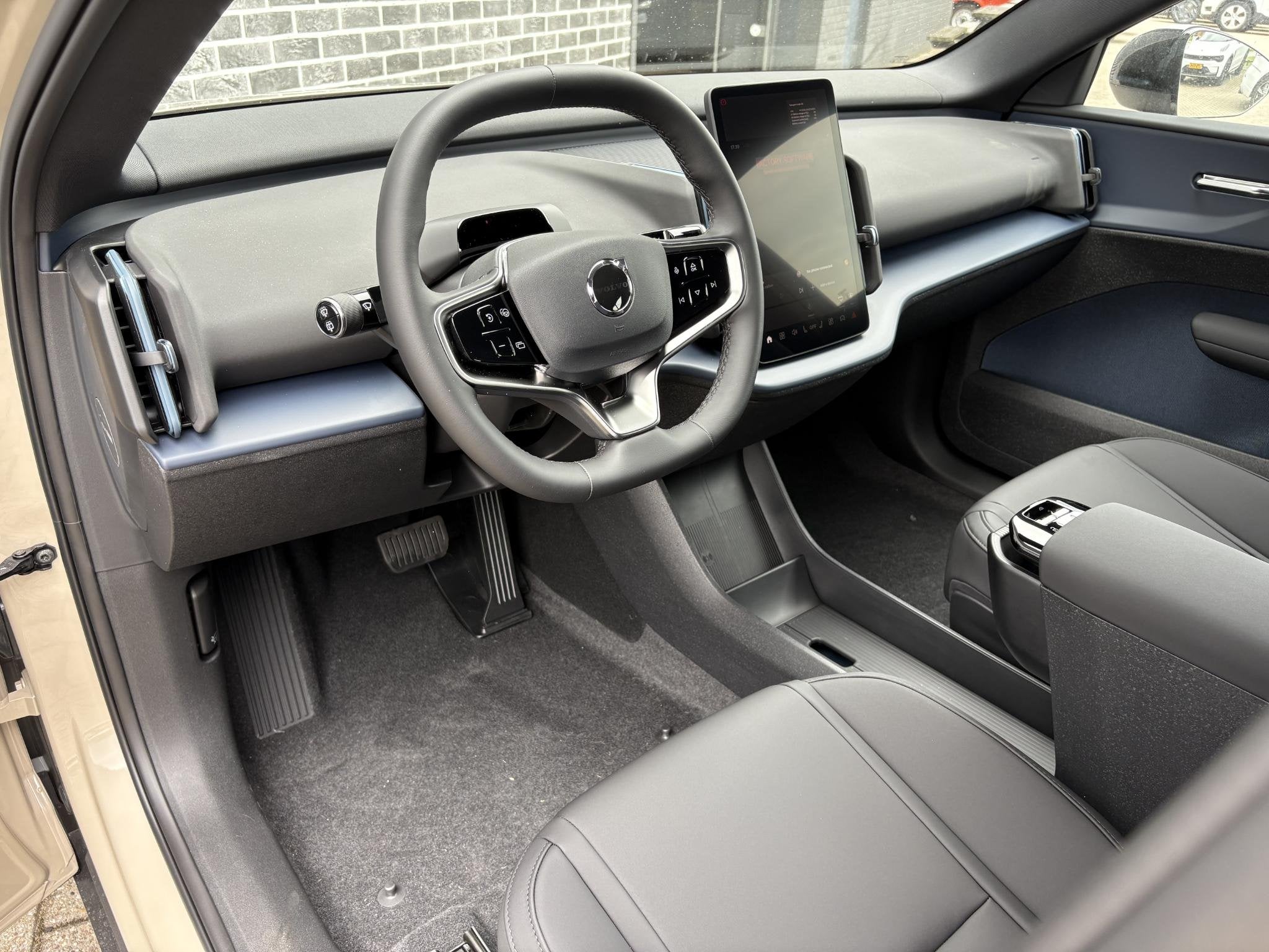 Volvo EX30 P3 Plus Europa 51 kWh | Verwarmde voorstoelen en, Auto's, Volvo, Automaat, 12 maanden, Achterwielaandrijving, Leder en Stof