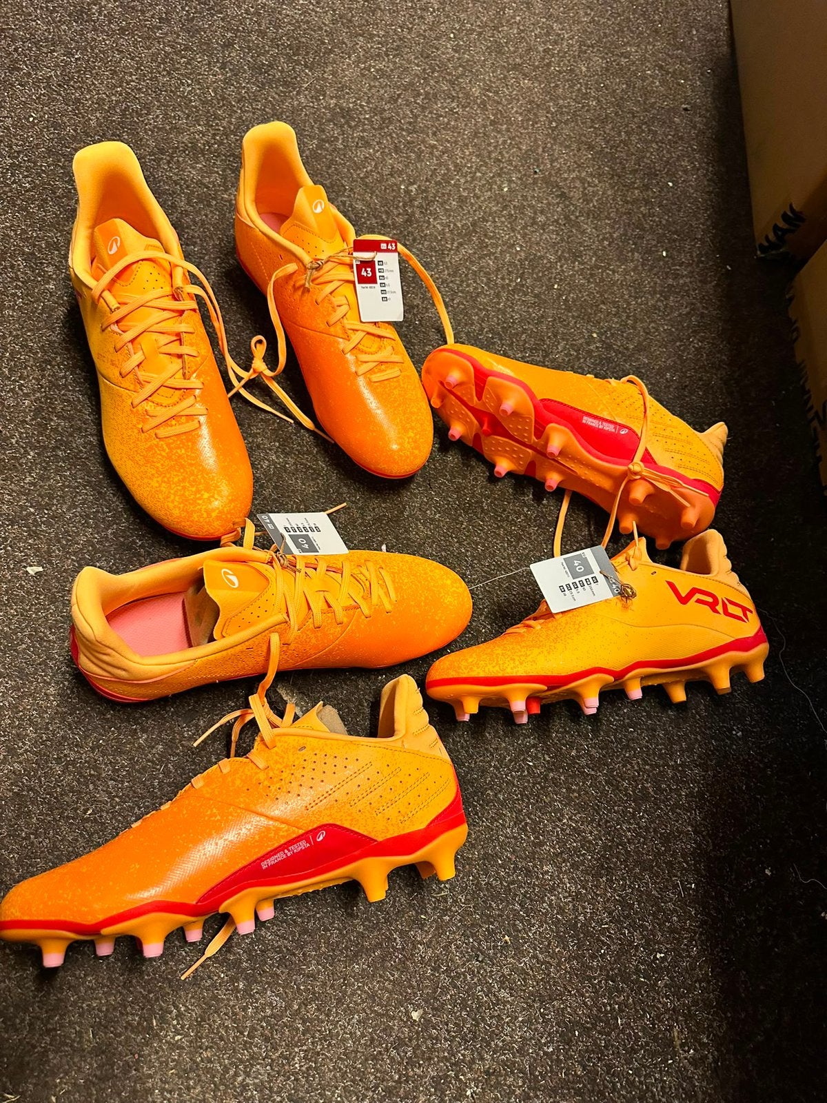 Partij sport/voetbalschoenen, Maat XS of kleiner, Ophalen, Zo goed als nieuw, Schoenen