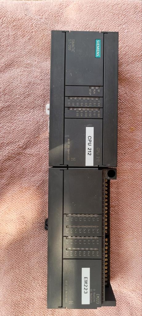 Siemens SIMATIC S7-200 CPU 212 met EM223 - Hobby Elektronica, Ophalen of Verzenden, Zo goed als nieuw