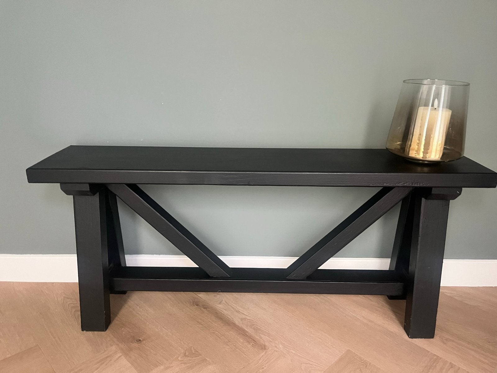 Zwart houten bankje, Ophalen, 100 tot 150 cm, Zo goed als nieuw, 25 tot 50 cm