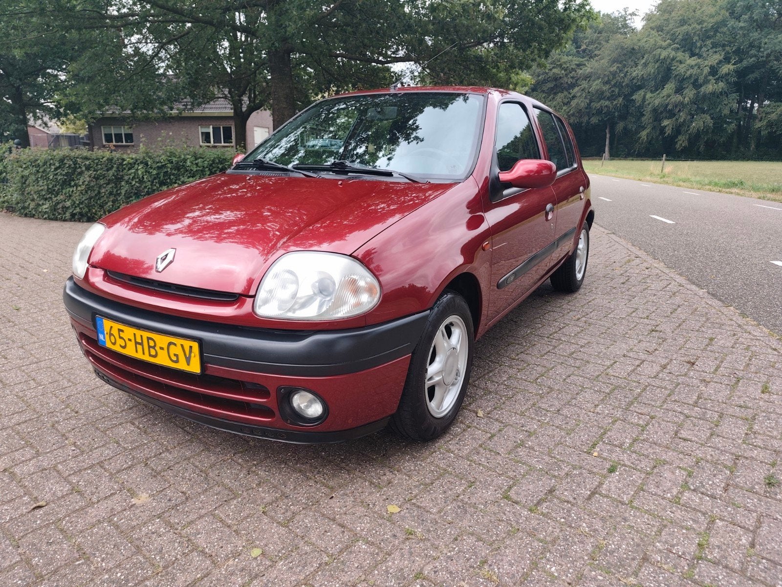 Renault Clio 1.4 5 deurs, trekhaak, apk mei 2027, nette auto, Voorwielaandrijving, 74 pk, 31 €/maand, 4 cilinders