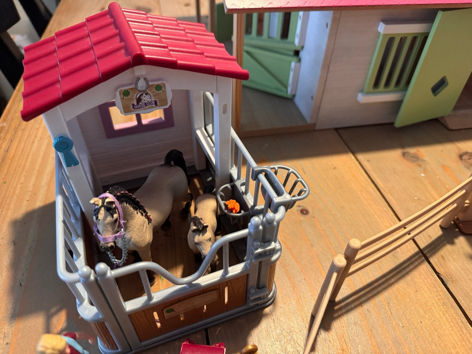 Schleich Paardenstal met accessoires en paarden, Ophalen of Verzenden, Gebruikt, Jongen of Meisje