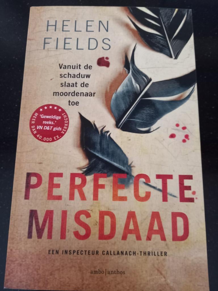 Helen Fields - Perfecte misdaad, Boeken, Thrillers, Zo goed als nieuw, Europa overig, Ophalen of Verzenden