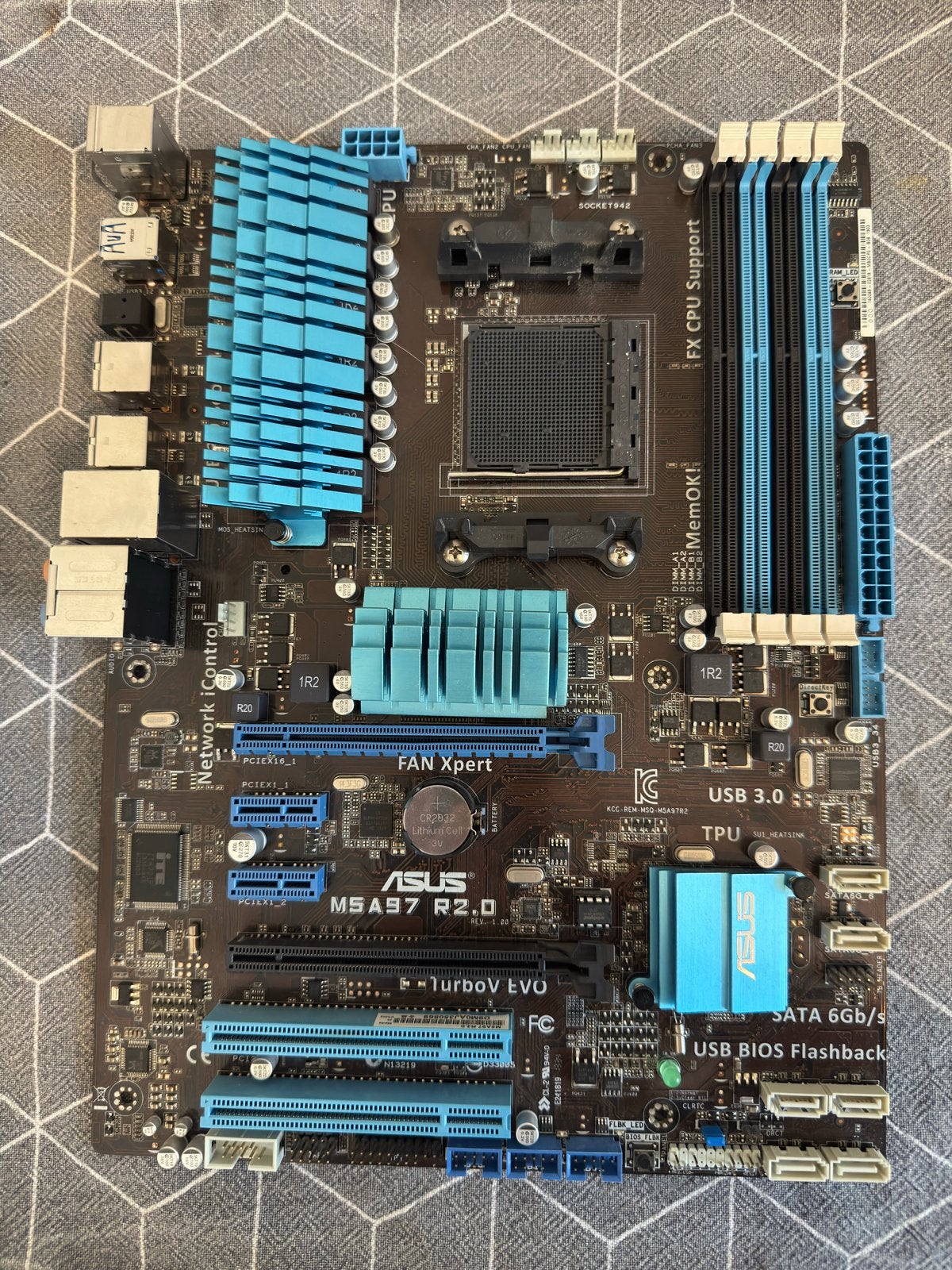 ASUS M5A97 R2.0 - AMD AM3+ Socket, Computers en Software, Ophalen of Verzenden, Gebruikt, AMD, DDR3