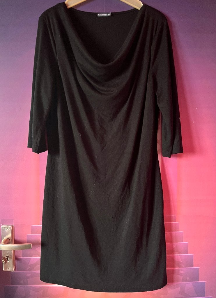 Mooie zwarte jurk 46 met 3/4 mouwen en waterval hals 21,99€, Kleding | Dames, Zwart, Maat 46/48 (XL) of groter, Ophalen of Verzenden